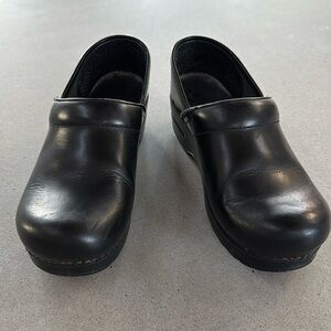 Dansko size 39 wide